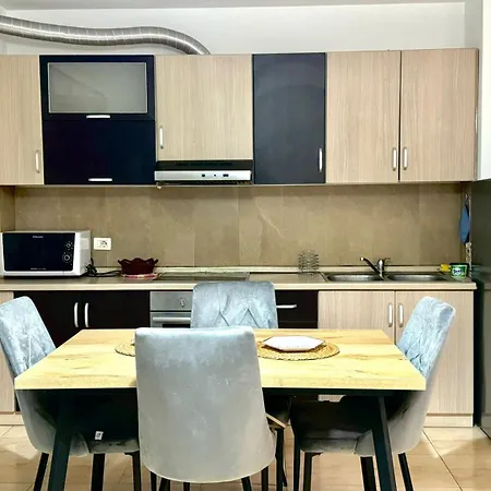 Lena's Near Center * Tirana