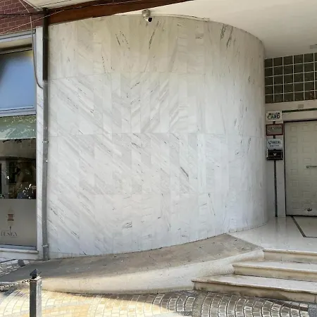 Lena's Near Center Apartmán *