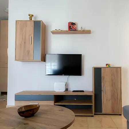 Lena's Near Center Tiran