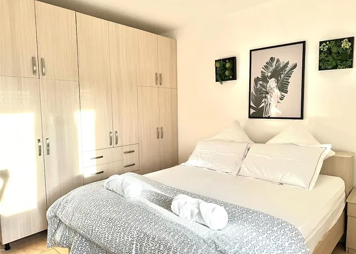 Apartmán Lena's Near Center *