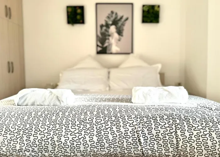 Lena's Near Center Apartmán