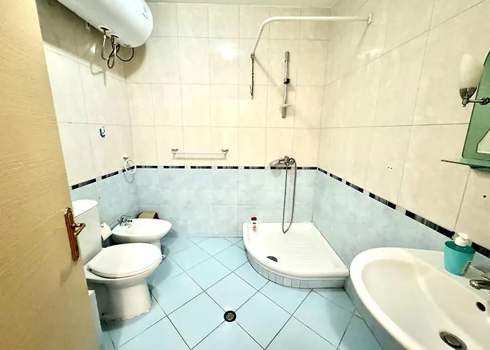 Lena's Near Center Apartmán